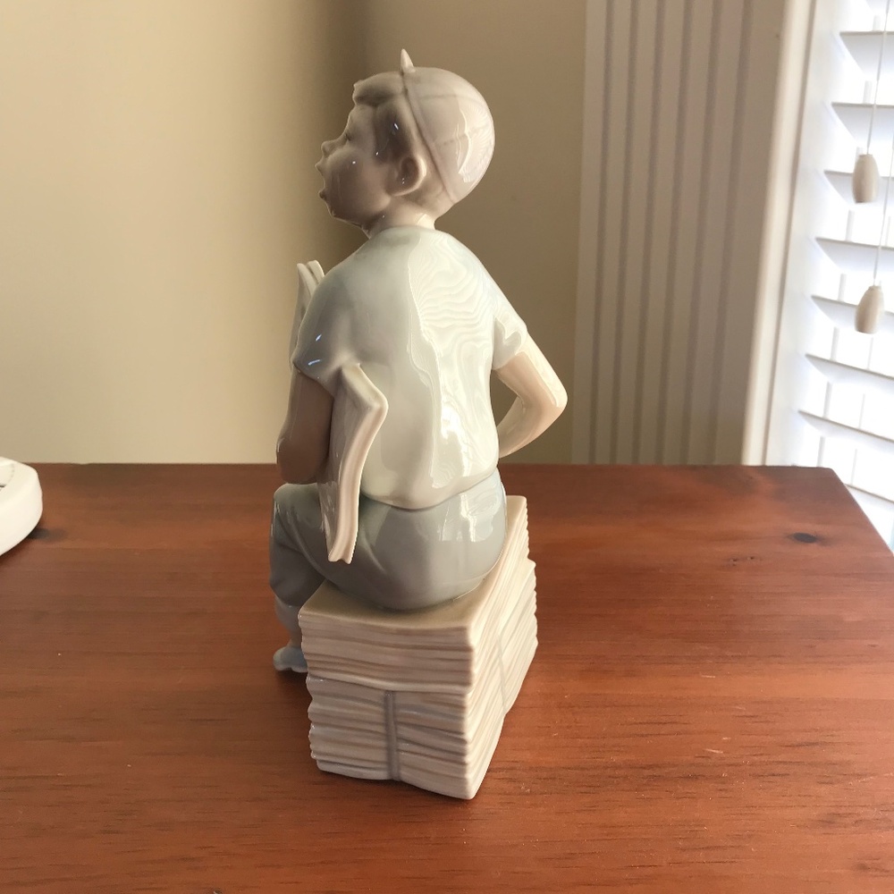 vintage NAO by Lladró paperboy - Picture 4 of 5